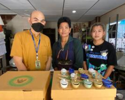 DSS, Ceramic and Glass Research and Development Group, Community Technology Division designs and develops the ceramic ware for Ka-nom-tuay, the original receipt of mae-somkhuan.